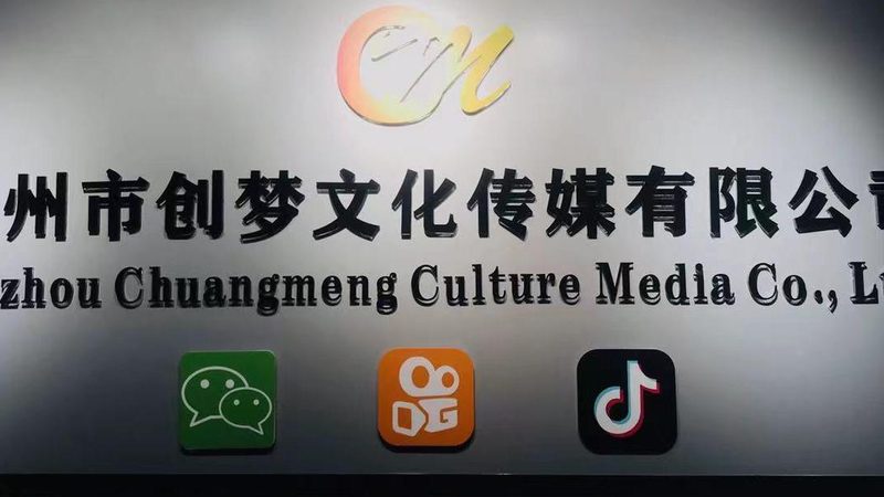 广告制作合同里违约金条款到底该怎么写